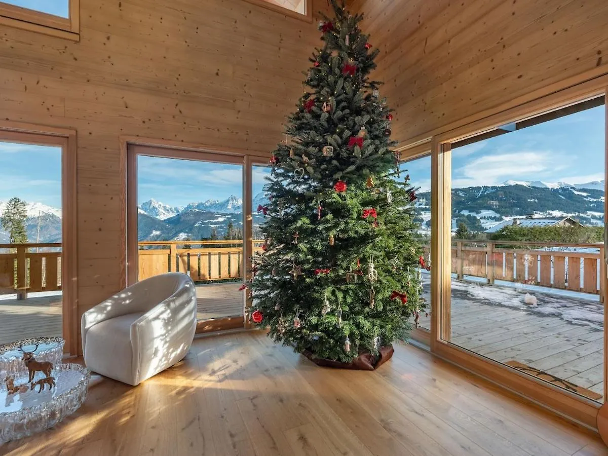 Вилла Chalet Avec Piscine Et Vue Panoramique Комблу