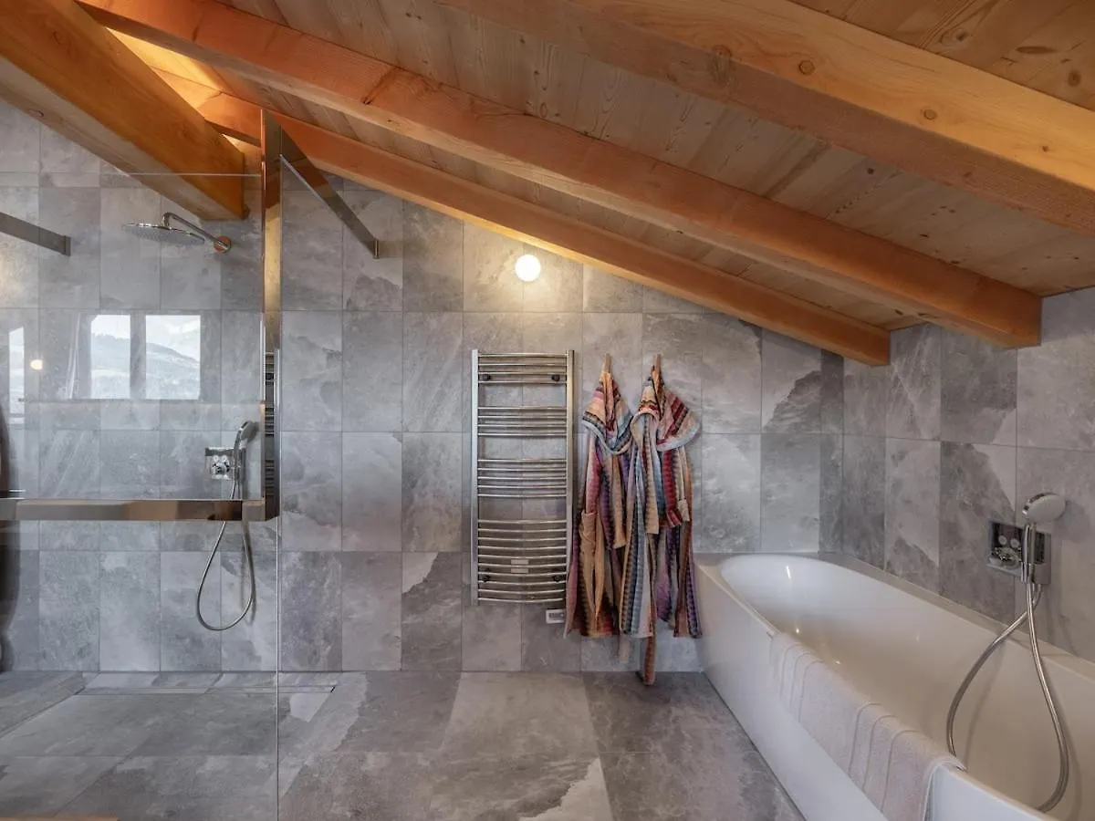 Chalet Avec Piscine Et Vue Panoramique Комблу